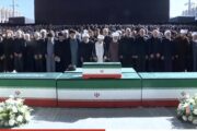 اقامه نماز بر پیکر رهبر شهید و خانواده ایشان